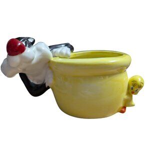 Sylvester and Tweety garden planter yellow Warner Brothers vintage ceramic 7x3